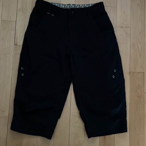 Lululemon Vintage black crops guesstimate size 10, see measurements - Picture 2 of 8